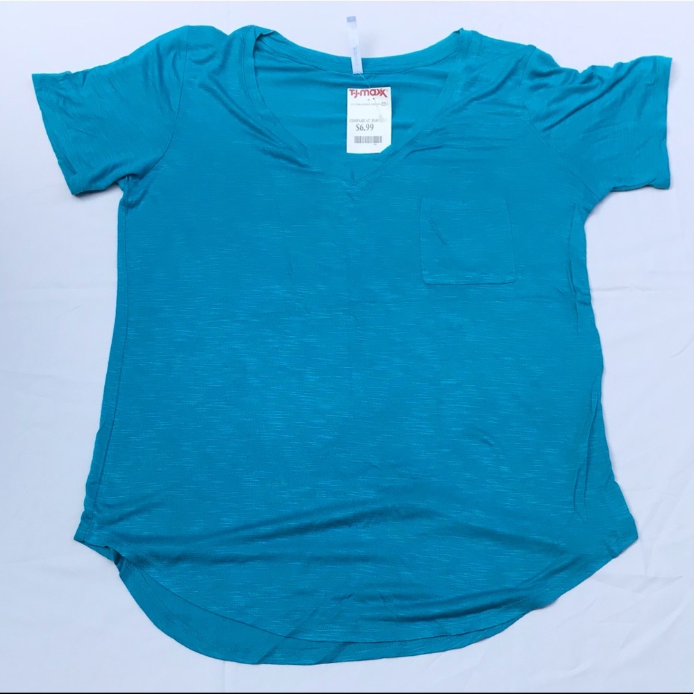 NEW WITH TAGS Women’s Heathered Blue Pocket Tee